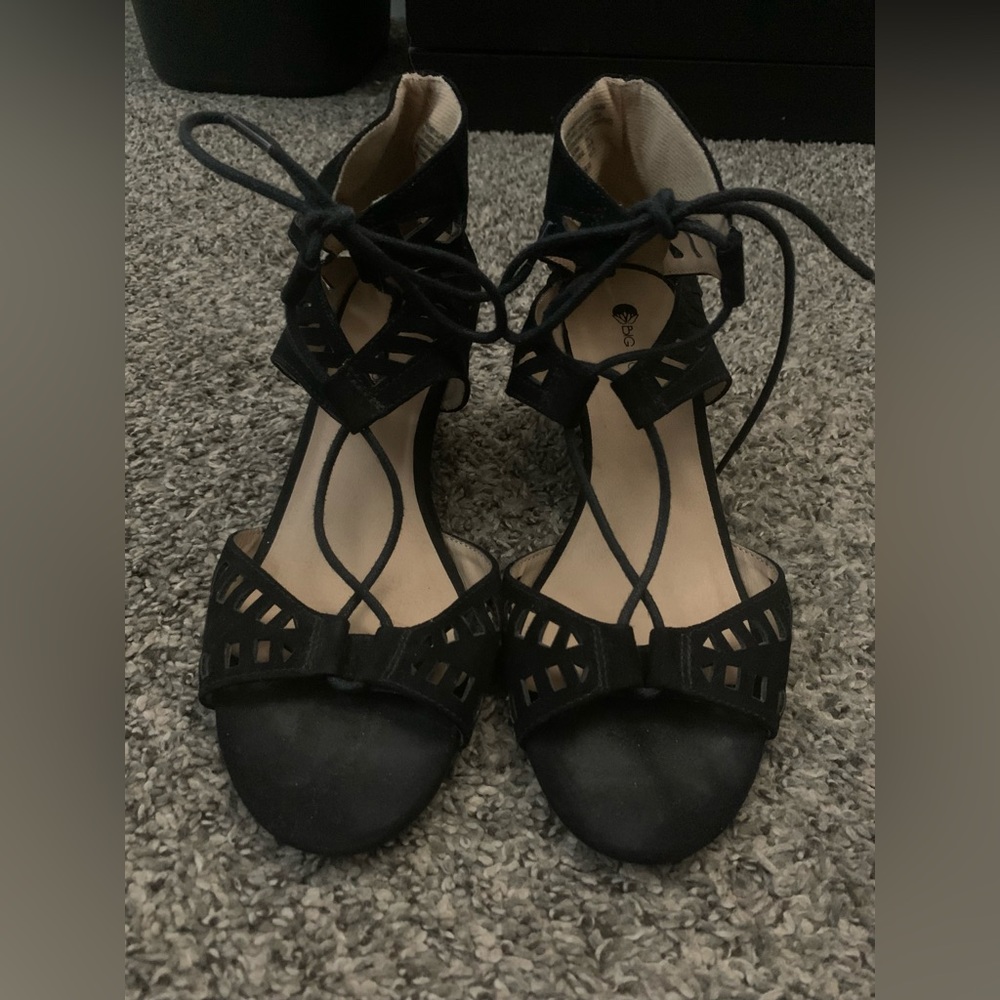 Big Buddha black wedges